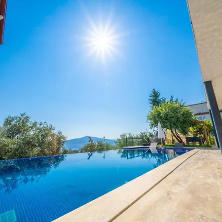 Villa Kaskalkan Deniz Manzarali Havuzlu Bahceli *