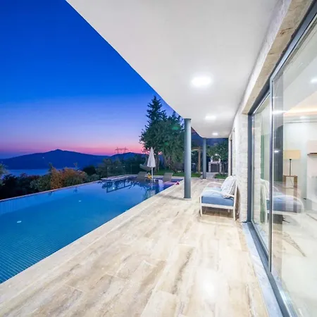 Kaskalkan Deniz Manzarali Havuzlu Bahceli Villa *