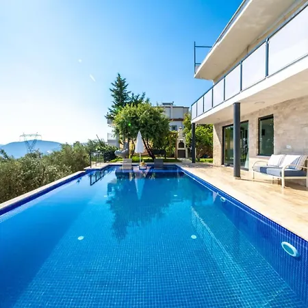 Kaskalkan Deniz Manzarali Havuzlu Bahceli Villa Kaş