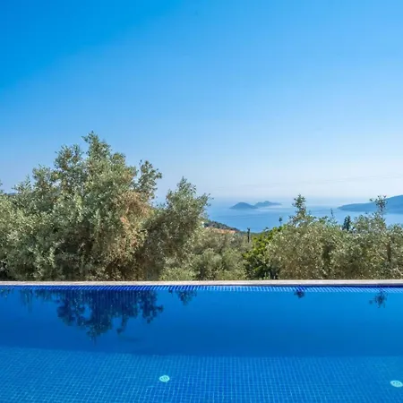 Villa Kaskalkan Deniz Manzarali Havuzlu Bahceli *