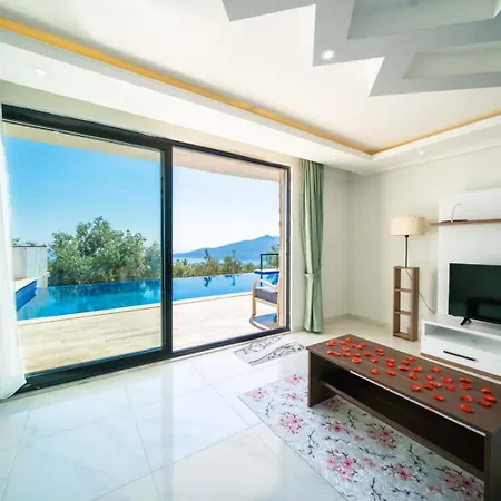 Villa Kaskalkan Deniz Manzarali Havuzlu Bahceli *