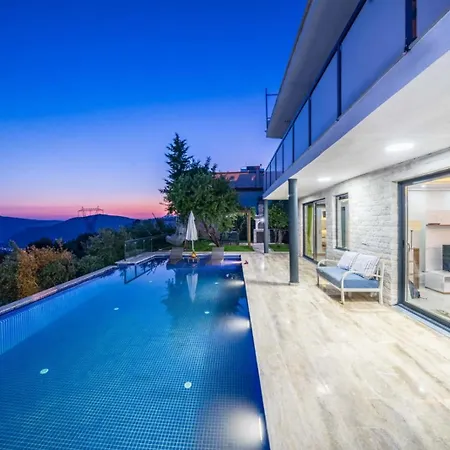 Kaskalkan Deniz Manzarali Havuzlu Bahceli Villa
